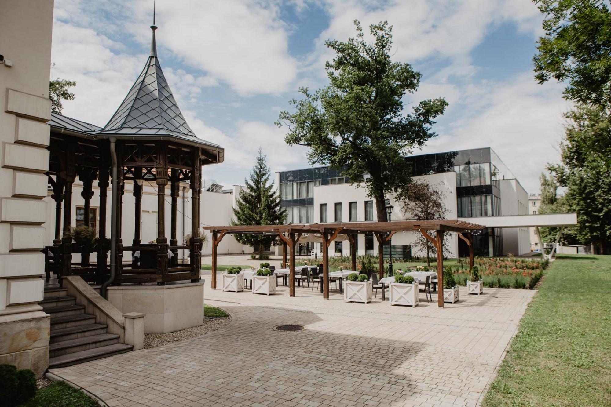 Polanka Conference Center Hotel Krosno Luaran gambar