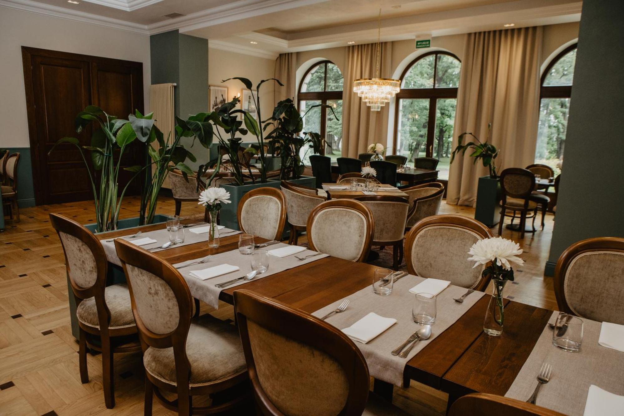 Polanka Conference Center Hotel Krosno Luaran gambar