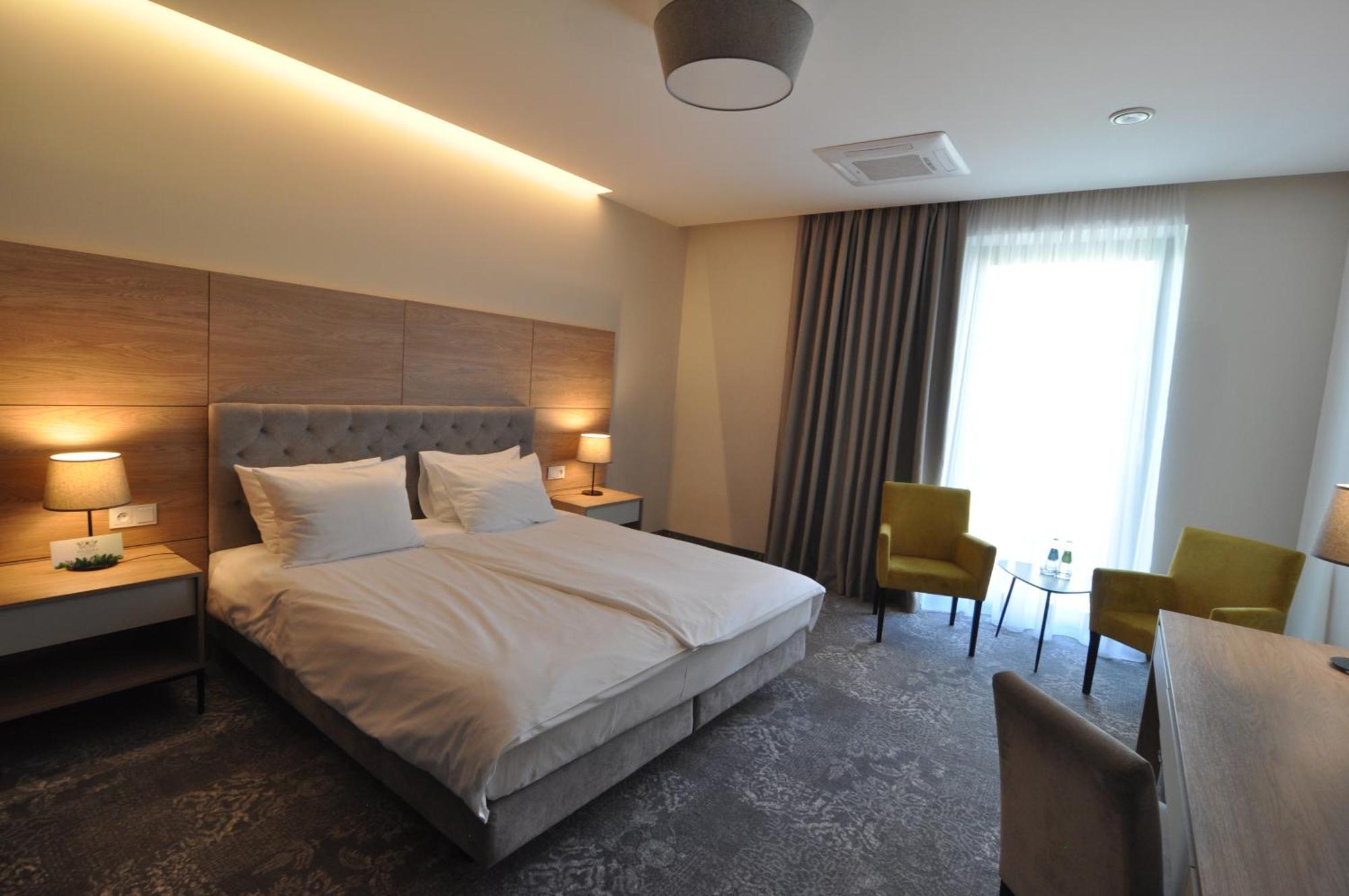 Polanka Conference Center Hotel Krosno Luaran gambar