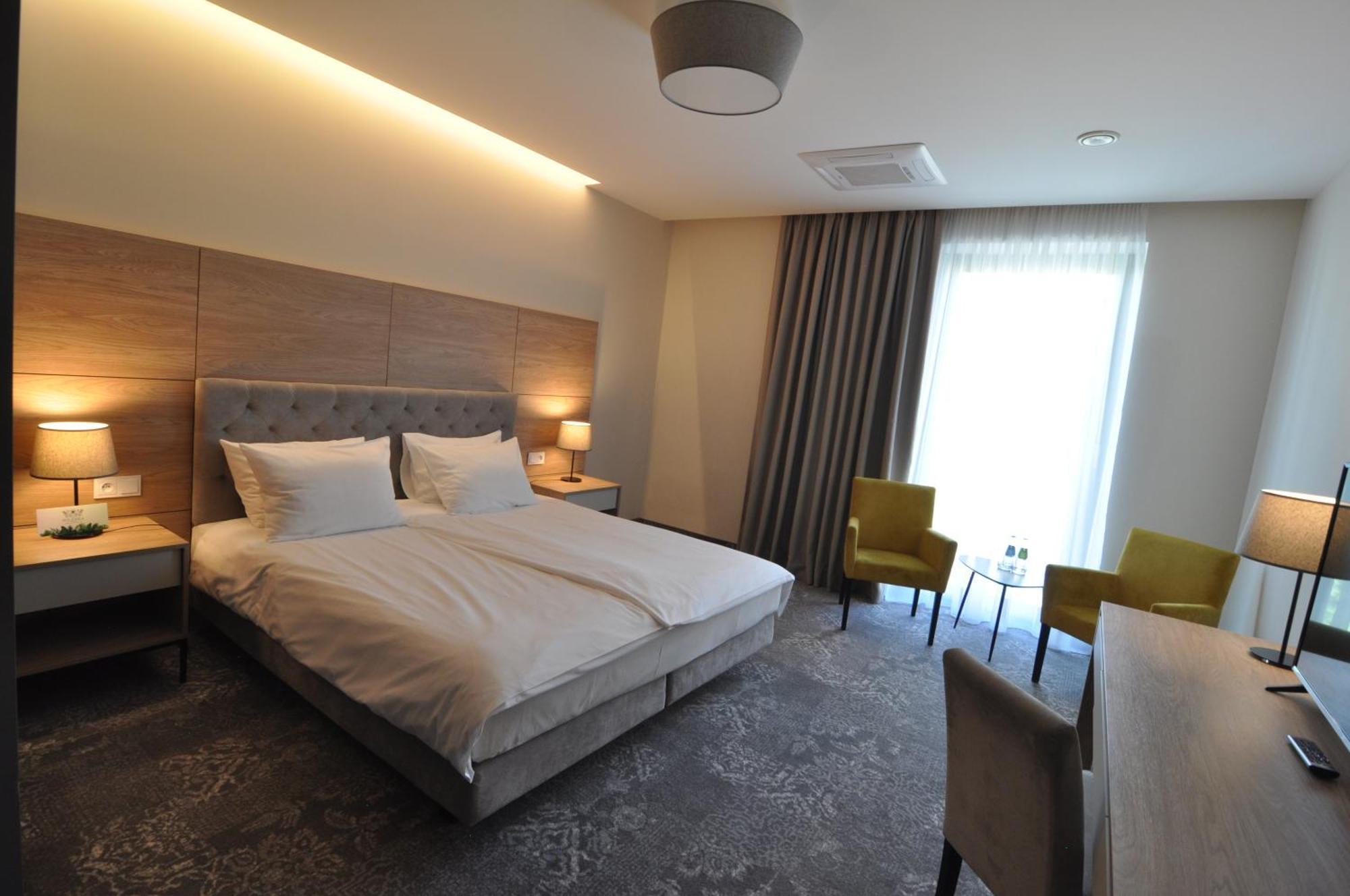 Polanka Conference Center Hotel Krosno Luaran gambar